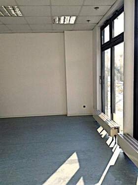 Fenster straßenseitig - Büro in Berlin Lichtenberg (Karlshorst