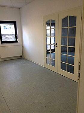 Raumtrennung mit Glastür - 