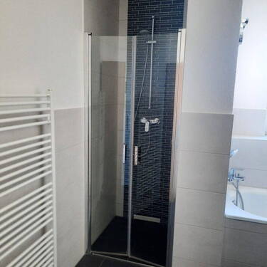 Dusche mit Schwingtür - 