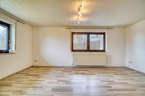 Wohnzimmer - 2 Zimmer Etagenwohnung in Berkheim