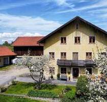 Nahezu Alleinlage! Traditioneller Dreiseithof am Stadtrand - ländlicher Charme und viel Raum - Freyung