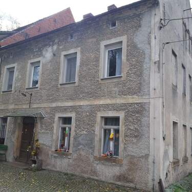 Wohnhaus mit Mietwohnung - 1 Zimmer Mehrfamilienhaus, Wohnhaus in Niesky