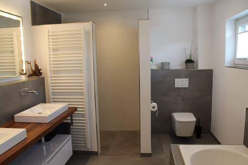 Beispiel für ein modernes Wohlfühl-Bad - 4 Zimmer Einfamilienhaus in Soest