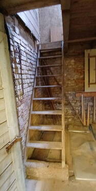 EG Treppe Nebenraum 04 - 