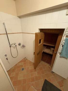 Eingang Sauna mit Dusche - 