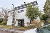 Hausansicht - 1 Zimmer Mehrfamilienhaus, Wohnhaus zum Kaufen in Stuttgart / Sillenbuch