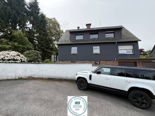 Parkplätze vor Haus - 1 Zimmer Mehrfamilienhaus, Wohnhaus zum Kaufen in Ennepetal