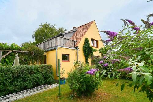 EFH-Eichholz-Seite-mit-Dachterrasse - 7 Zimmer Einfamilienhaus in Lübeck