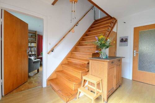 EFH-Eichholz-EG-Flur-mit-Treppe - 