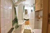 Badezimmer mit Wanne - 