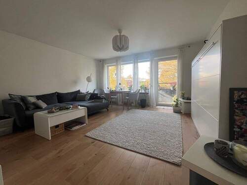 Wohnzimmer 1 - 2 Zimmer Etagenwohnung zum Kaufen in Hamburg