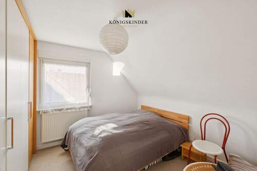 Bsp. DG Wohnung - 9 Zimmer Einfamilienhaus in Stuttgart