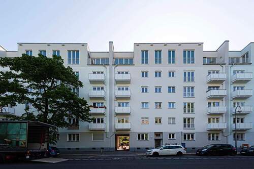 Fassade - 2 Zimmer Etagenwohnung zum Kaufen in Berlin