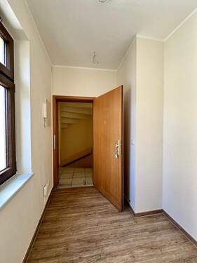 Eingangsbereich mit Treppe - Etagenwohnung mit 31,00 m² in Görlitz zur Miete