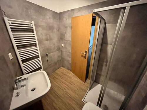 Modernes Badezimmer - 