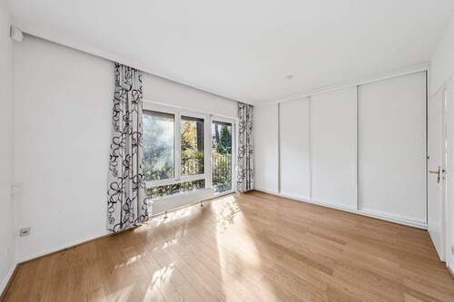 Schlafzimmer mit Einbauschrank - 