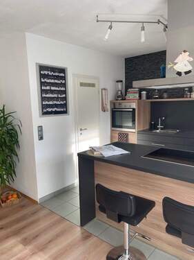 Küche und Zugang Speisekammer - 