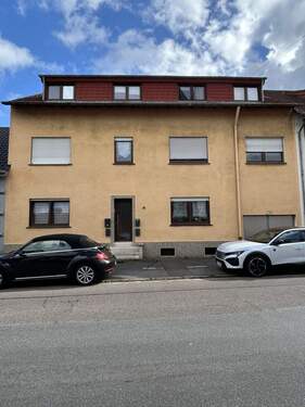 Bild 1 - Großes Mehrfamilienhaus mit 4 Wohneinheiten in Großrosseln -Nähe Zentrum- zu verkaufen