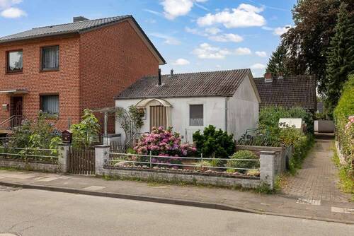 Ansicht - Grundstück mit Altbestand, renovieren oder neu bauen