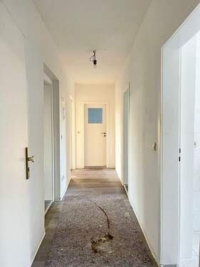 Heller Flur in Wohnung - 3 Zimmer Etagenwohnung in Schöpstal
