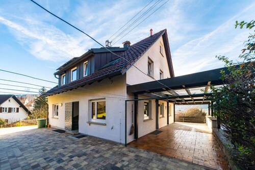 Außenansicht - Herzlich willkommen in Ihrem neuen Zuhause in besonderer Hanglage!