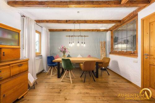 Wohnen & Essen Haus links - 6 Zimmer Doppelhaushälfte in Regensburg