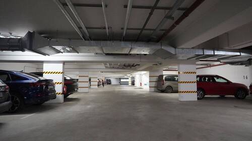 Ein Kellerraum und ein Platz in der Tiefgarage runden das Angebot ab - 