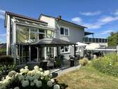 Gartenansicht - Südweststadt: Großzügiges Einfamilienhaus mit idyllischem Garten, Dachterrasse und Doppelgarage.