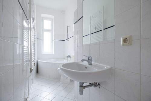 Best_Place_Alt_Tegel_25_Bad - Etagenwohnung mit 100,40 m&sup2; in Berlin zum Kaufen