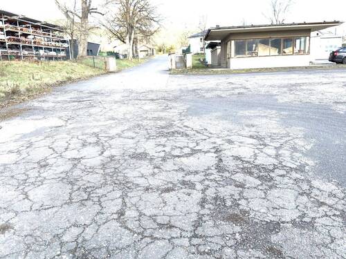 Zufahrt - Halle in Saalfeld zum Kaufen