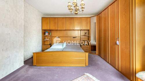 1. OG Schlafzimmer 1 - 