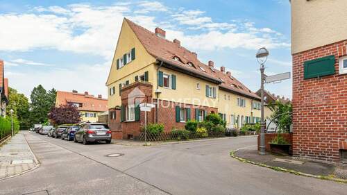 Außenansicht 2 - Familienfreundliches Reihenendhaus mit 4 Zimmern, Keller, Garten und Wintergarten