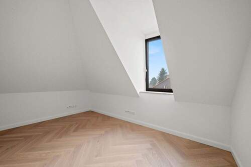 Arbeiten / Gast Dachgeschoss - 