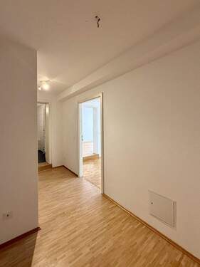 Eingang mit Garderobe - 
