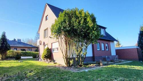 Hausansicht vom Garten - Attraktives Zweifamilienhaus in naturnaher Lage von Bad Iburg