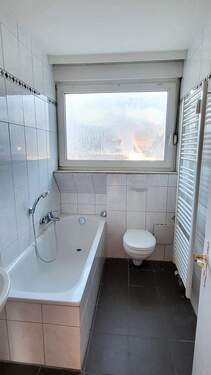 Bad mit Wanne - 