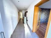 Flur EG - 5 Zimmer Einfamilienhaus in Lauf
