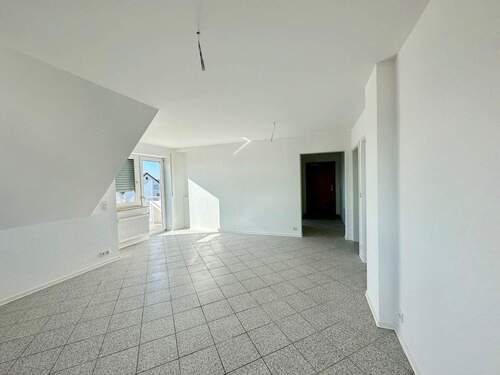 Wohnzimmer - 2 Zimmer Etagenwohnung zur Miete in Petersberg