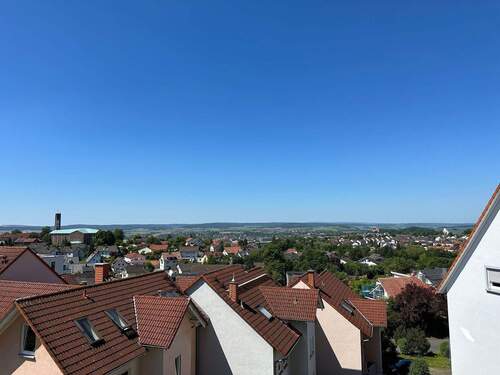 Fernblick - Etagenwohnung mit 68,00 m&sup2; in Petersberg zur Miete