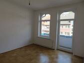Zimmer 1 mit Balkon - Etagenwohnung mit 69,00 m&sup2; in Hannover zur Miete