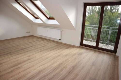 Wohnzimmer - 3 Zimmer Etagenwohnung zur Miete in Chemnitz