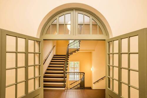 Hausflur - Zwei Zimmer - Geschichte spürbar, Stil erlebbar