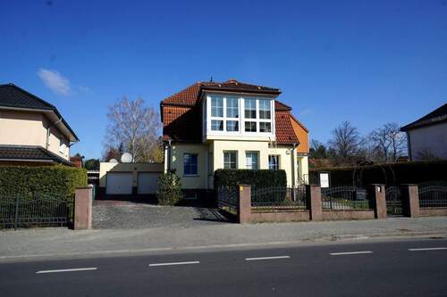 Haus vorne (13).jpg - 1 Zimmer Mehrfamilienhaus, Wohnhaus zum Kaufen in Birkenwerder