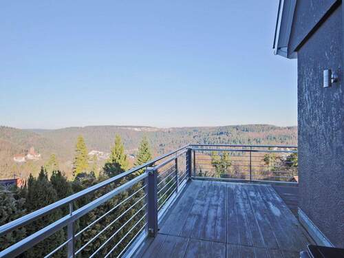Riesiger, umlaufender Balkon mit wunderschöner Aussicht - Unverbaubares Panorama über das Nagoldtal: Ein Zuhause zum Ankommen, Entspannen und Genießen