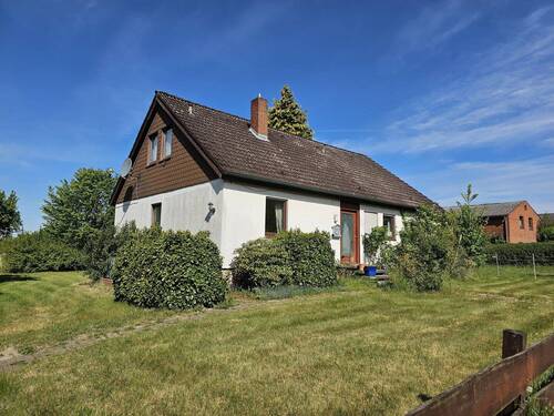 Hausansicht - Renovieren oder doch Neubau? Bungalow aus erster Hand!