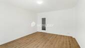 Wohnzimmer 2 - 2 Zimmer Etagenwohnung zum Kaufen in Frankfurt am Main