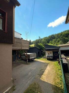 Hof und Grundstück - Mehrfamilienhaus, Wohnhaus in Höfen an der Enz zum Kaufen