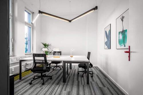 Büroraum mit 3 Arbeitsplätzen - 