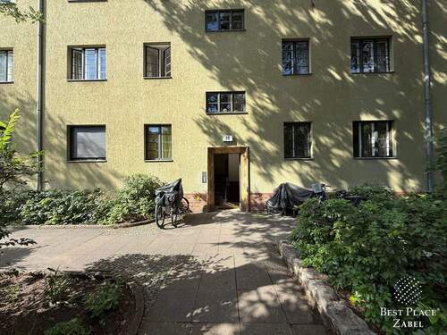 Hausansicht - Wohnen im Grünen mit Potenzial: Optimal geschnittene Wohnung unweit des Heinrich-Laehr-Parks!