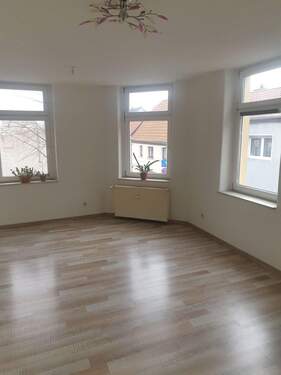 Wohnbereich - Moderne 2-Zimmer-Whg. OG links in Calbe - zentrale Lage - Parkplatz hinterm Haus